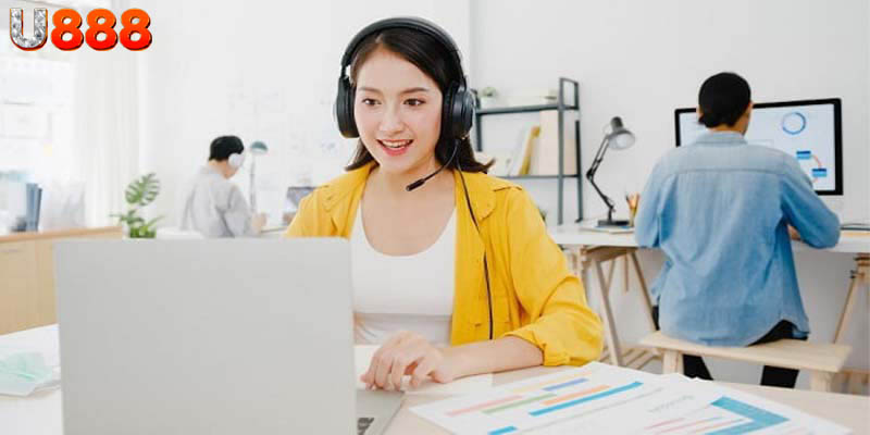 Liên hệ U888 qua hotline là phương thức nhanh chóng, tiện lợi